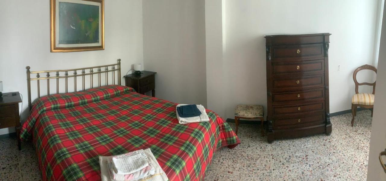 Casa Bianca 4 - Confortevole In Centro A Монелья Экстерьер фото